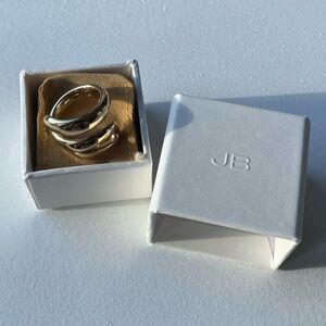 Jenny Bird Sees Gold Ring